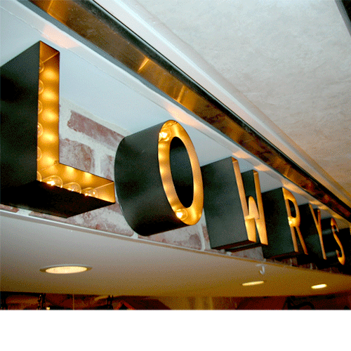 箱文字サイン施工事例　ローリーズファーム　LOWRYS FARM