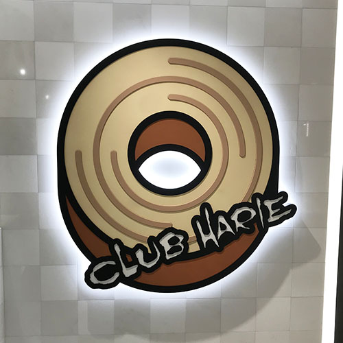 背面発行サイン施工事例　クラブハリエ　CLUB HARIE